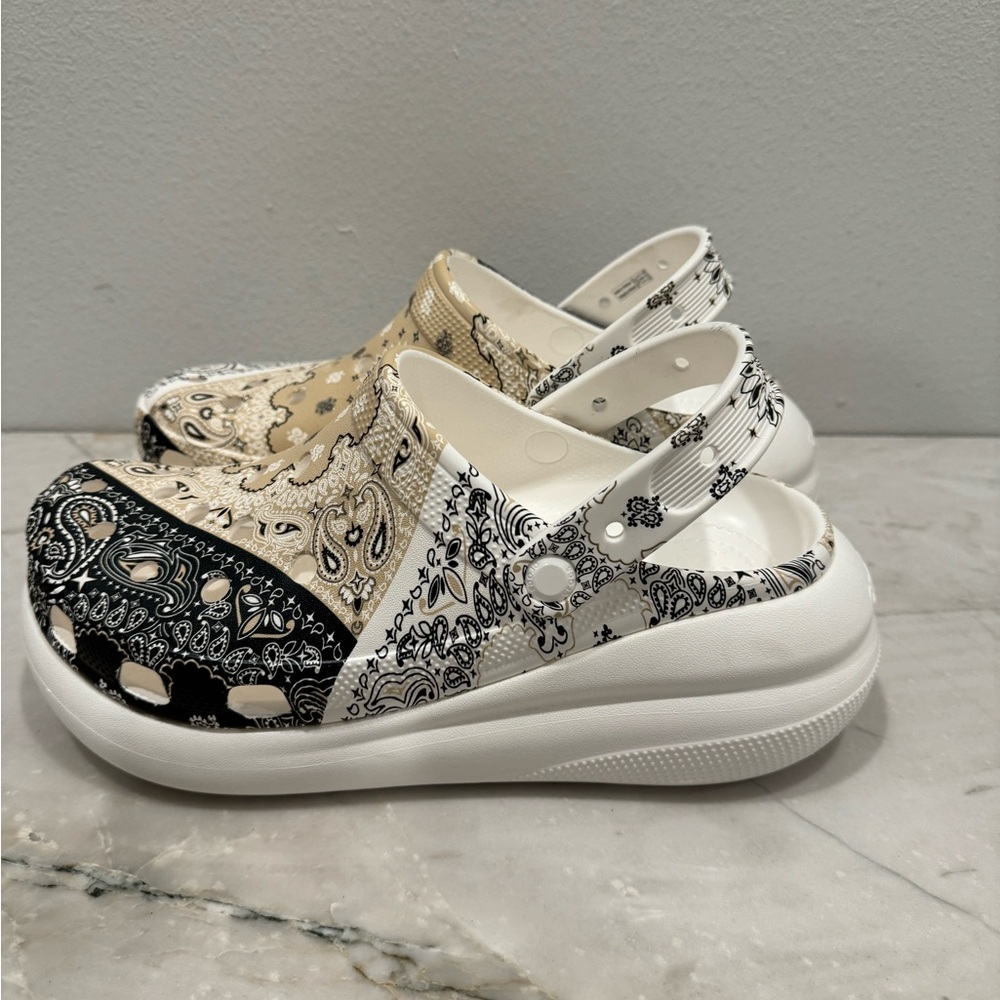 Crocs Classic Crush Bandana white parsley Print women’s 11 new clogs - Picture 2 of 11